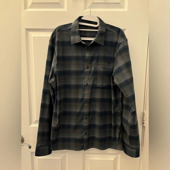 Lululemon Mason's Peak Flannel Shirt in Shade Plaid True Navy Mineral Blue - Picture 2 of 4